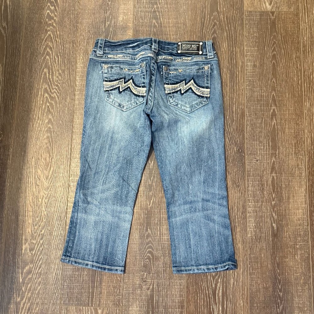 Miss Me Distressed Capri Jeans – Size 29